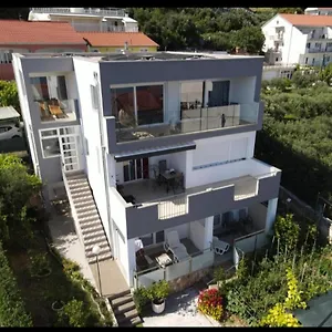 Apartment Anaivana